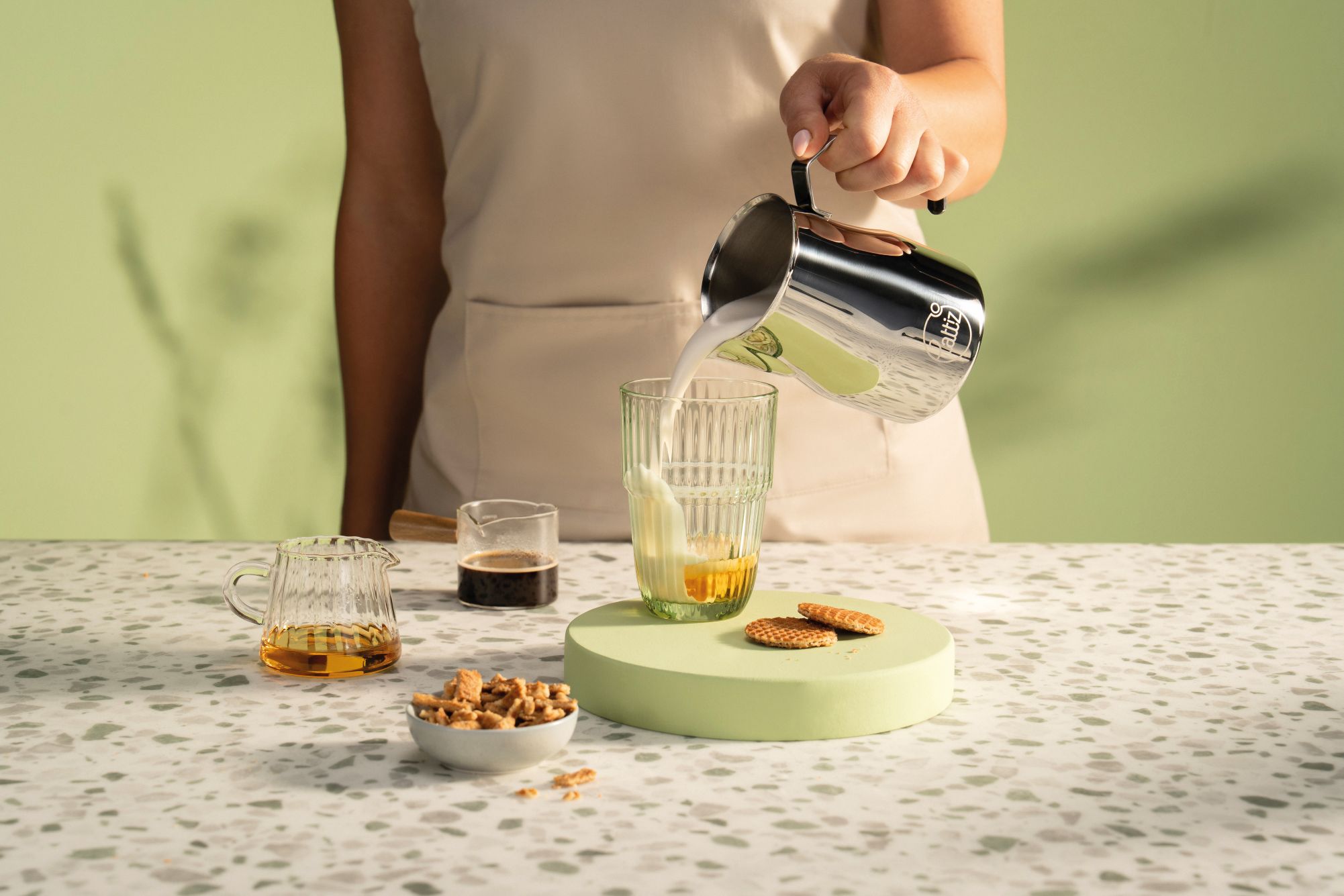Pour crème brûlée syrup into the glass. 