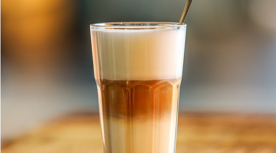 Perfekter Latte Macchiato mit der intelligenten Lösung für Milchschaum ...