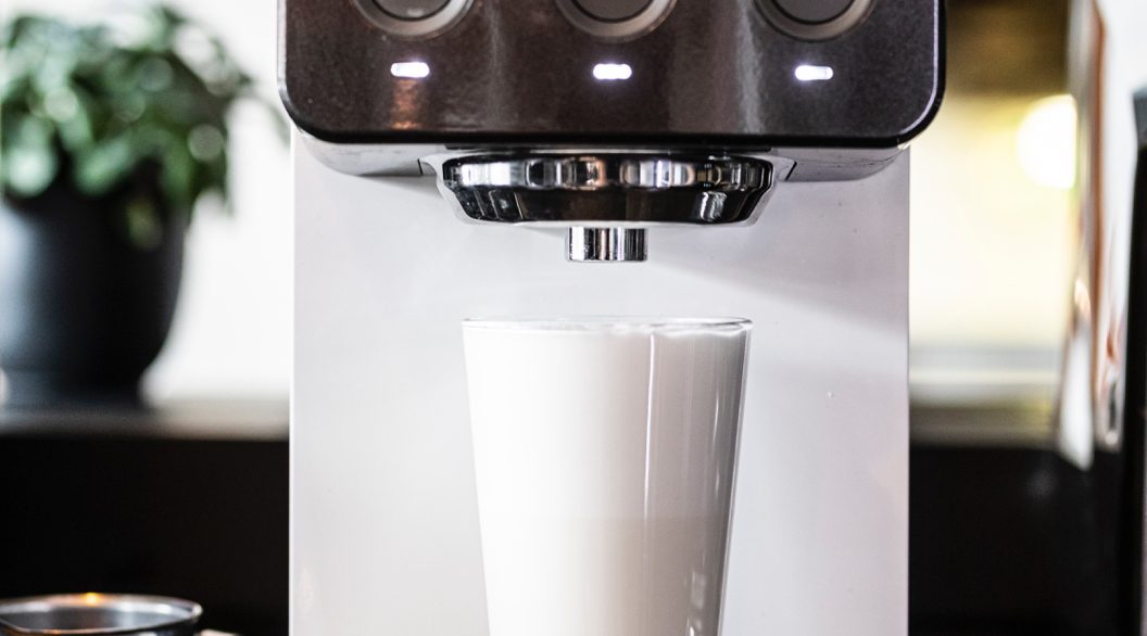Perfekter Latte Macchiato mit der intelligenten Lösung für Milchschaum ...
