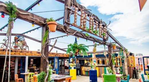 Beachclub Indigo staat er van maart tot oktober.