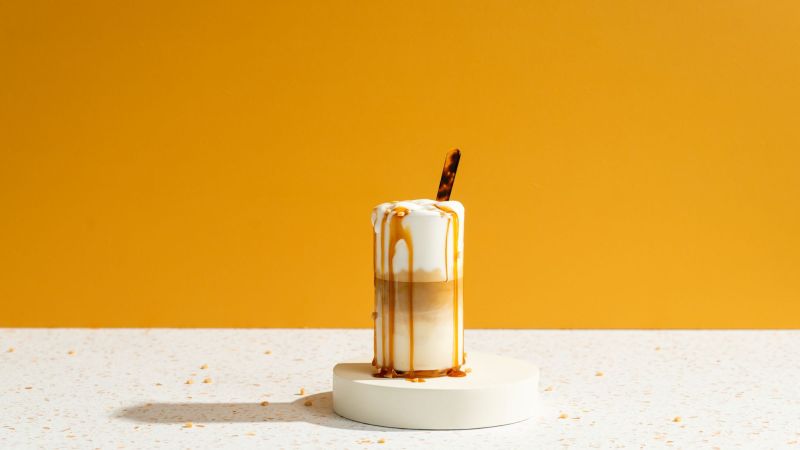 latte macchiato au caramel salé.