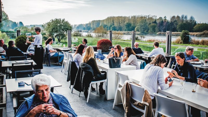 Koffiedrinken aan de schelde
