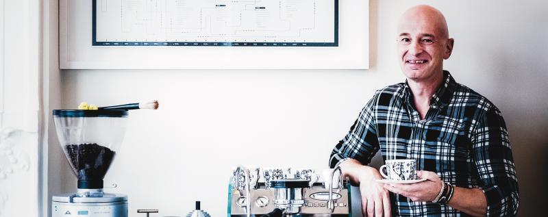 Barista Peter Hernou | Lattiz